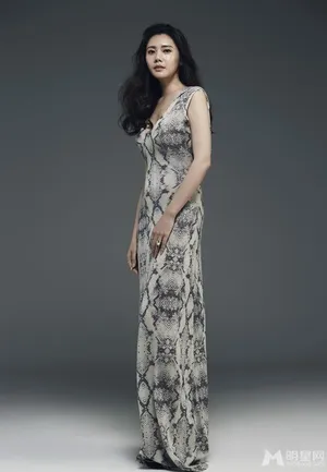 众女星出席中国优雅盛典 性感装扮秀爆乳美腿2_9