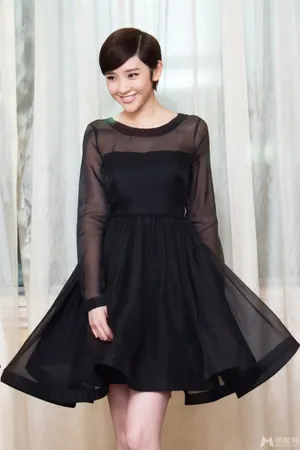 众女星出席中国优雅盛典 性感装扮秀爆乳美腿1_9