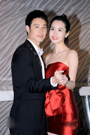 潘玮柏李多海一同出席现场 两人亲吻贴面潘玮柏图片