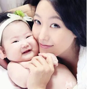 金喜善女儿图片_4