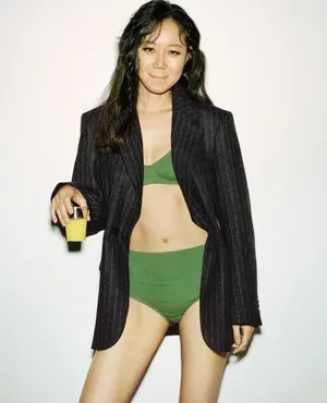 孔孝真性感时尚杂志写真图片_3