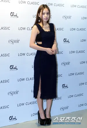 闵孝琳出席时尚周 性感着装显完美身材_2