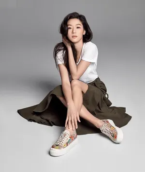 全智贤最新画报图片：不老女神魅力依旧_4