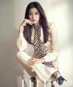 全智贤《ELLE》最新写真 慵懒迷人女神气质
