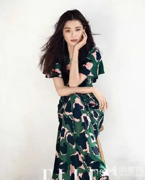 全智贤《ELLE》最新写真 慵懒迷人女神气质_2