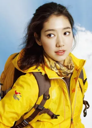 BigBang崔胜贤朴信惠情侣写真曝光 两人相约去登山