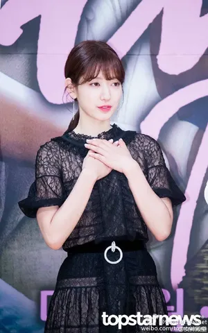 韩国性感女神朴信惠黑色透视装俏皮可爱_7