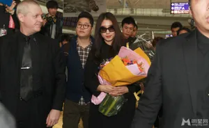 韩星朴信惠现身香港 大秀事业线艳压全场_10