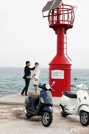 张根硕牵手朴信惠 济州岛清新甜蜜写真_1
