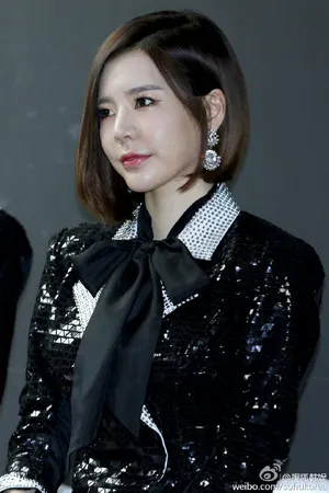 少女时代举行四巡记者会 黑色礼服女神范十足 少女时代图片
