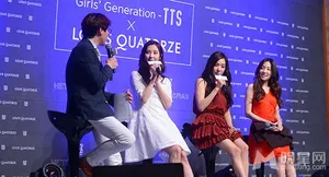 少女时代小分队徐珠贤相齐秀美腿