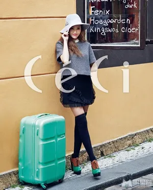 少女时代Jessica最新写真 凌乱长发慵懒身姿第1张