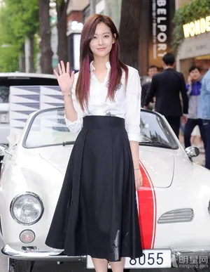 少女时代部分成员现身活动 西装干练引爆OL时尚_13