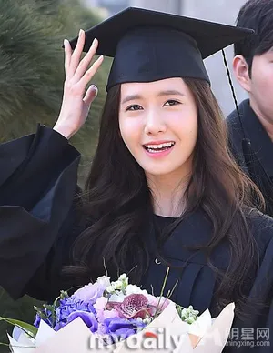 少女时代林允儿毕业照 甜美可人_4