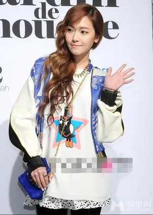 少女时代前成员Jessica 在首尔亮相秋冬新品发布会_2