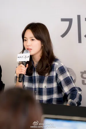 宋仲基太阳的后裔记者见面会图片  主演们都来啦_3