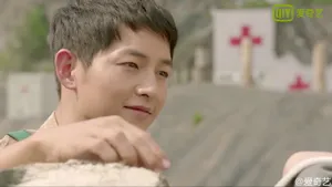 宋仲基太阳的后裔最新剧照图片_10