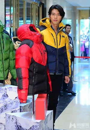 玄彬穿棉服首尔助阵活动 展迷人微笑显亲和 玄彬图片_3