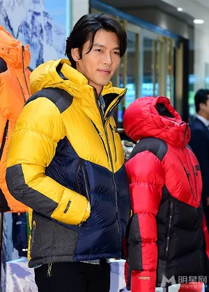 玄彬穿棉服首尔助阵活动 展迷人微笑显亲和 玄彬图片_6