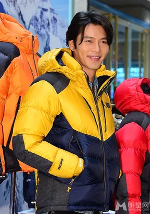玄彬穿棉服首尔助阵活动 展迷人微笑显亲和 玄彬图片_7