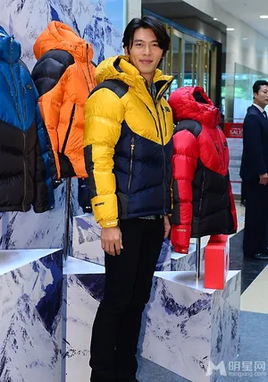 玄彬穿棉服首尔助阵活动 展迷人微笑显亲和 玄彬图片_8