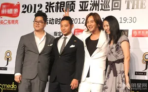 张根硕白色西装帅气亮相演唱会见面会  张根硕图片_5
