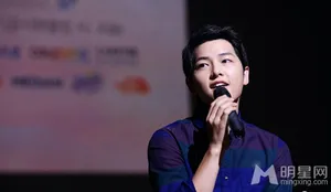宋仲基入伍前图片 赵寅成及1400多名粉丝含泪告别_9