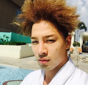 太阳东永裴晒近况照 惊人造型吸睛无数