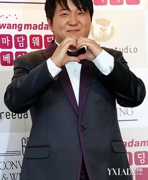 郑亨敦年轻照片曝光 炫耀过去苗条身材