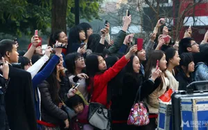 李敏镐现身广东拍广告 帅气卖萌人气爆棚_7