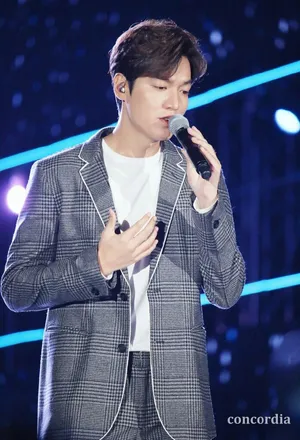 李敏镐图片：蓝色大海的传说出席活动图片_1