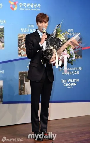 李敏镐获观光之星功劳奖图片 依然帅气_10
