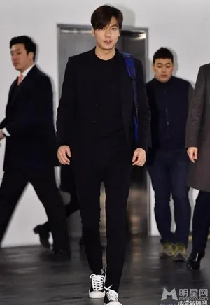 李敏镐出席品牌发布会 男神秒变肥猪脸_4