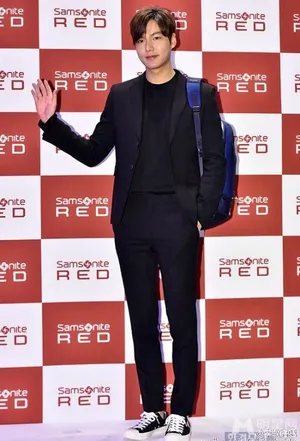 李敏镐出席品牌发布会 男神秒变肥猪脸_7