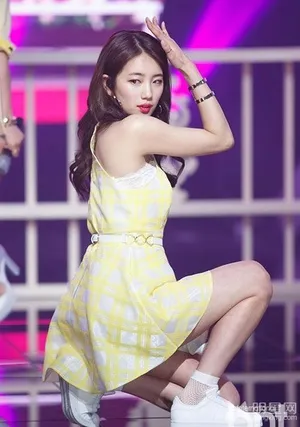 李敏镐女友秀智春光乍泄 短裙难掩好春光_2