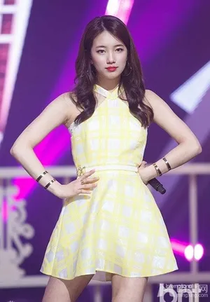 李敏镐女友秀智春光乍泄 短裙难掩好春光_3