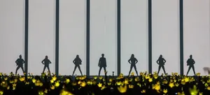 Bigbang回归开唱 TOP崔胜贤鸡冠头搞笑吸睛_9