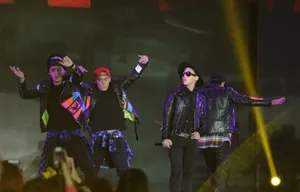 Bigbang成员GD北京热辣开唱 杜海涛跪求合影_6