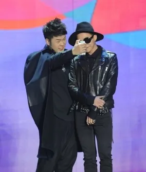 Bigbang成员GD北京热辣开唱 杜海涛跪求合影_10