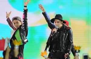 Bigbang成员GD北京热辣开唱 杜海涛跪求合影_11