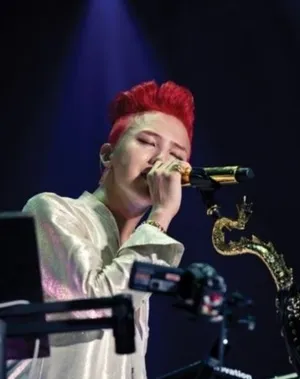 Bigbang成员GD北京热辣开唱 杜海涛跪求合影_12