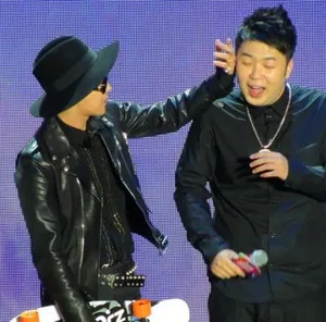 Bigbang成员GD北京热辣开唱 杜海涛跪求合影_14