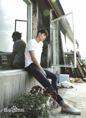 CNBLUE李宗泫画报写真 男性魅力四散