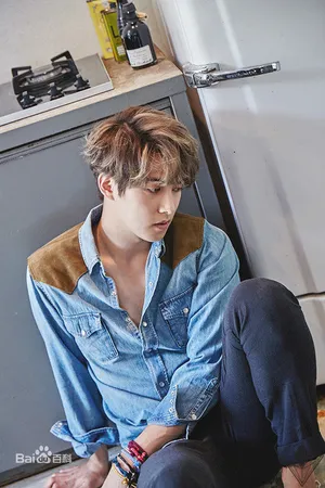 CNBLUE李宗泫画报写真 男性魅力四散_3