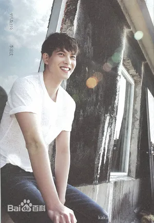 CNBLUE李宗泫画报写真 男性魅力四散_4