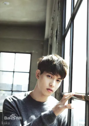 CNBLUE李宗泫画报写真 男性魅力四散_8