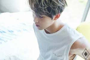 CNBLUE李宗泫画报写真 男性魅力四散_9