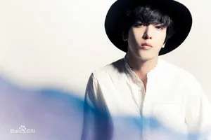CNBLUE主唱兼吉他手郑容和单人画报写真