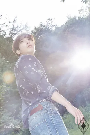 CNBLUE主唱兼吉他手郑容和单人画报写真_2