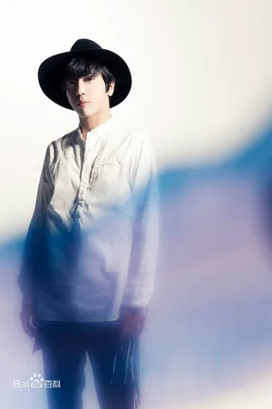 CNBLUE主唱兼吉他手郑容和单人画报写真_3